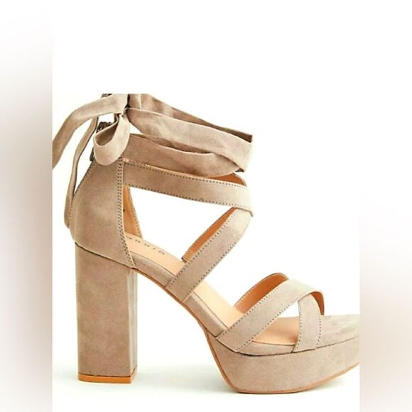 TORRID 9W Taupe Tan Beige Laceup Platform Heel Strappy‎ Chunky W Ankle Ties Y2K - Picture 1 of 7